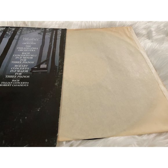 Classical Vinyl of Bach Concerto for 3 Pianos and Mozart's Concerto for 3 Pianos - Picture 3 of 11